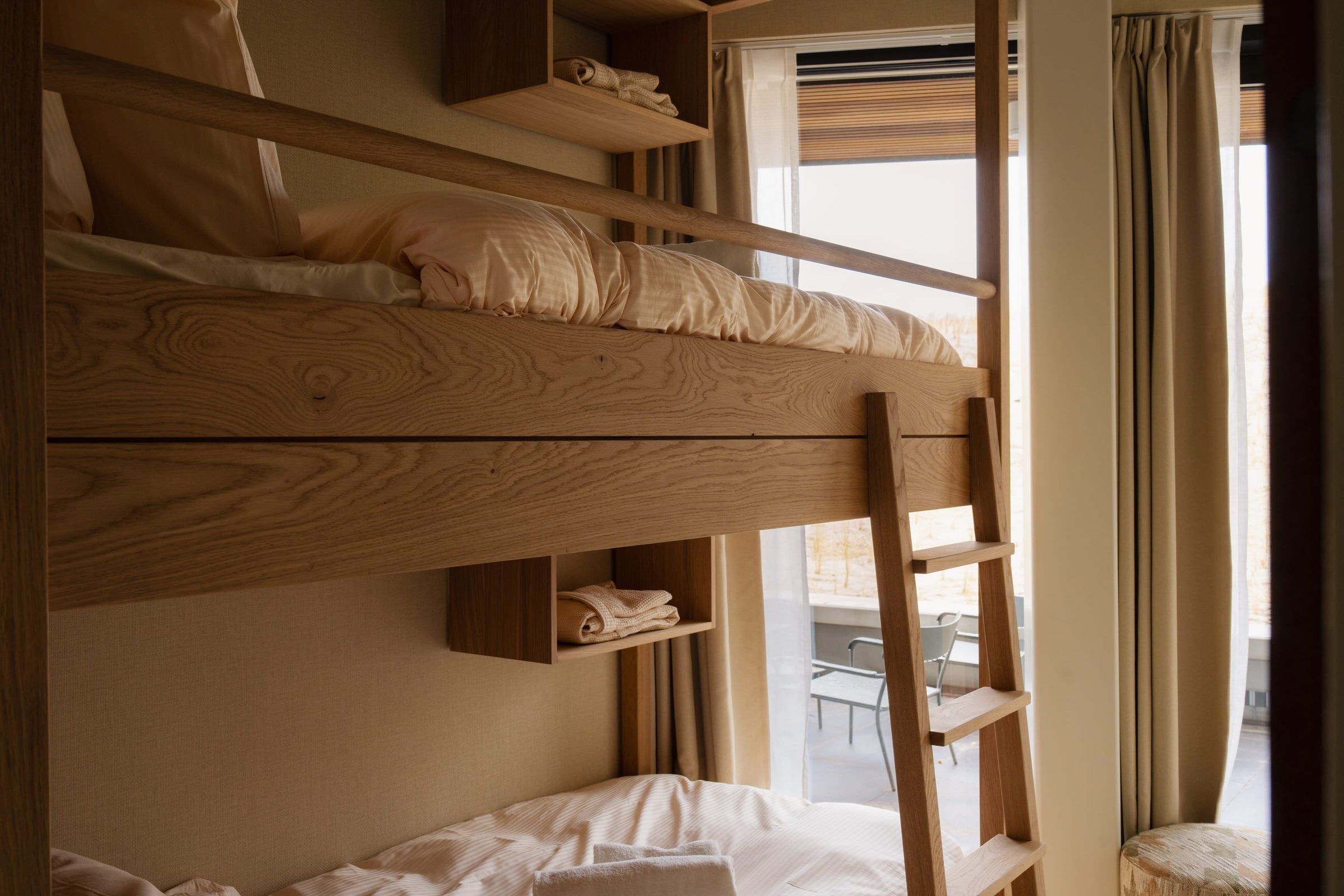 Maatwerkinterieurs en meubels met aandacht voor detail, materiaal en uitvoering